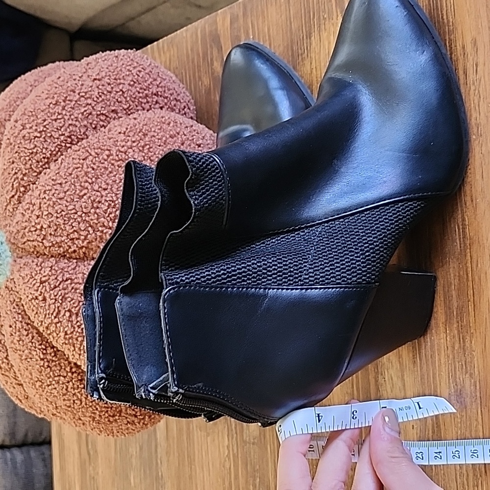 APT 9 Black heel boots